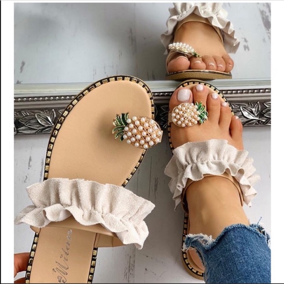Pineapple toe ring sandals 🍍 - Picture 3 of 5